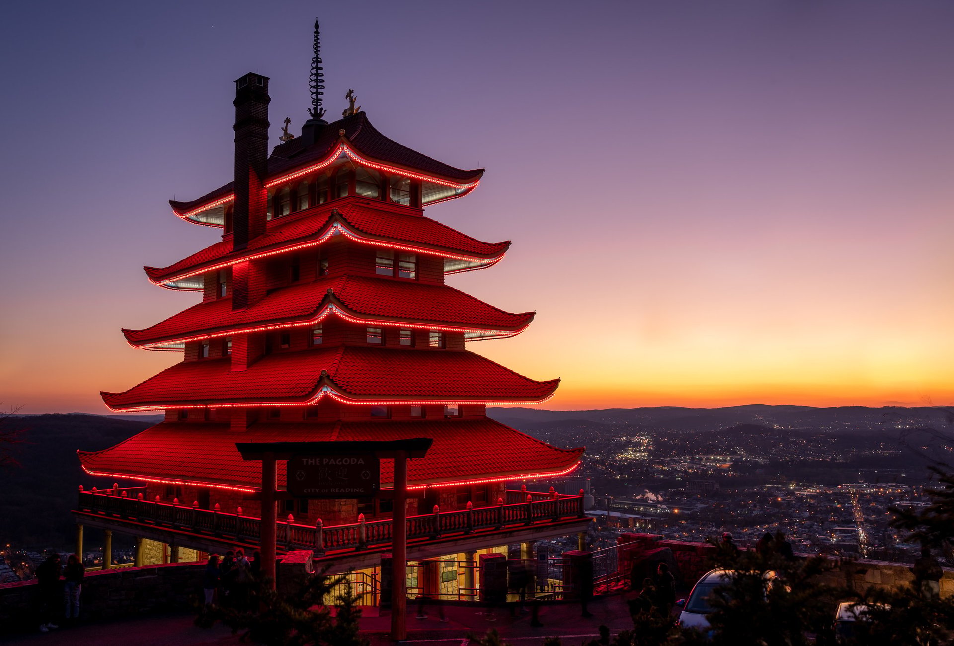 The red lights of the Reading Pagoda at night overlooking the city of Reading