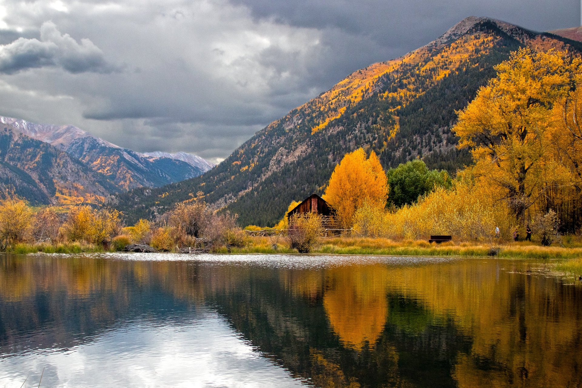 A lonely cabin at Twin Lakes, surrounded by peaceful autumn mountain scenery.